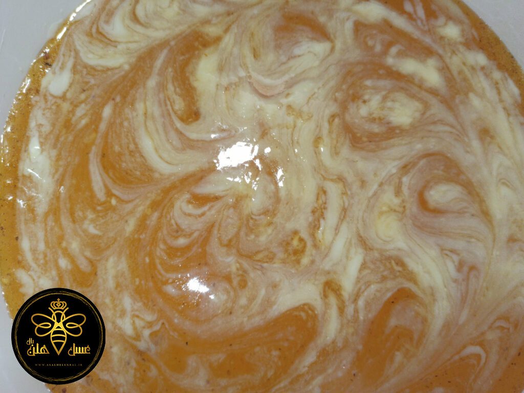 مخلوط شدن عسل با ژل رویال